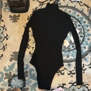 LULU turtle neck bodysuit black size small